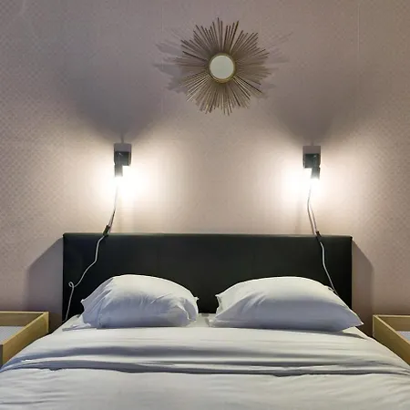 Chateaubriand - Champs Elysees 6p Apartment