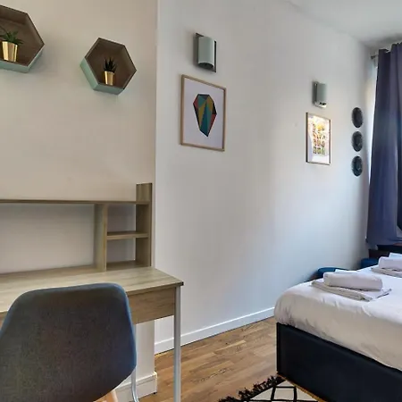 Chateaubriand - Champs Elysees 6p Apartment *